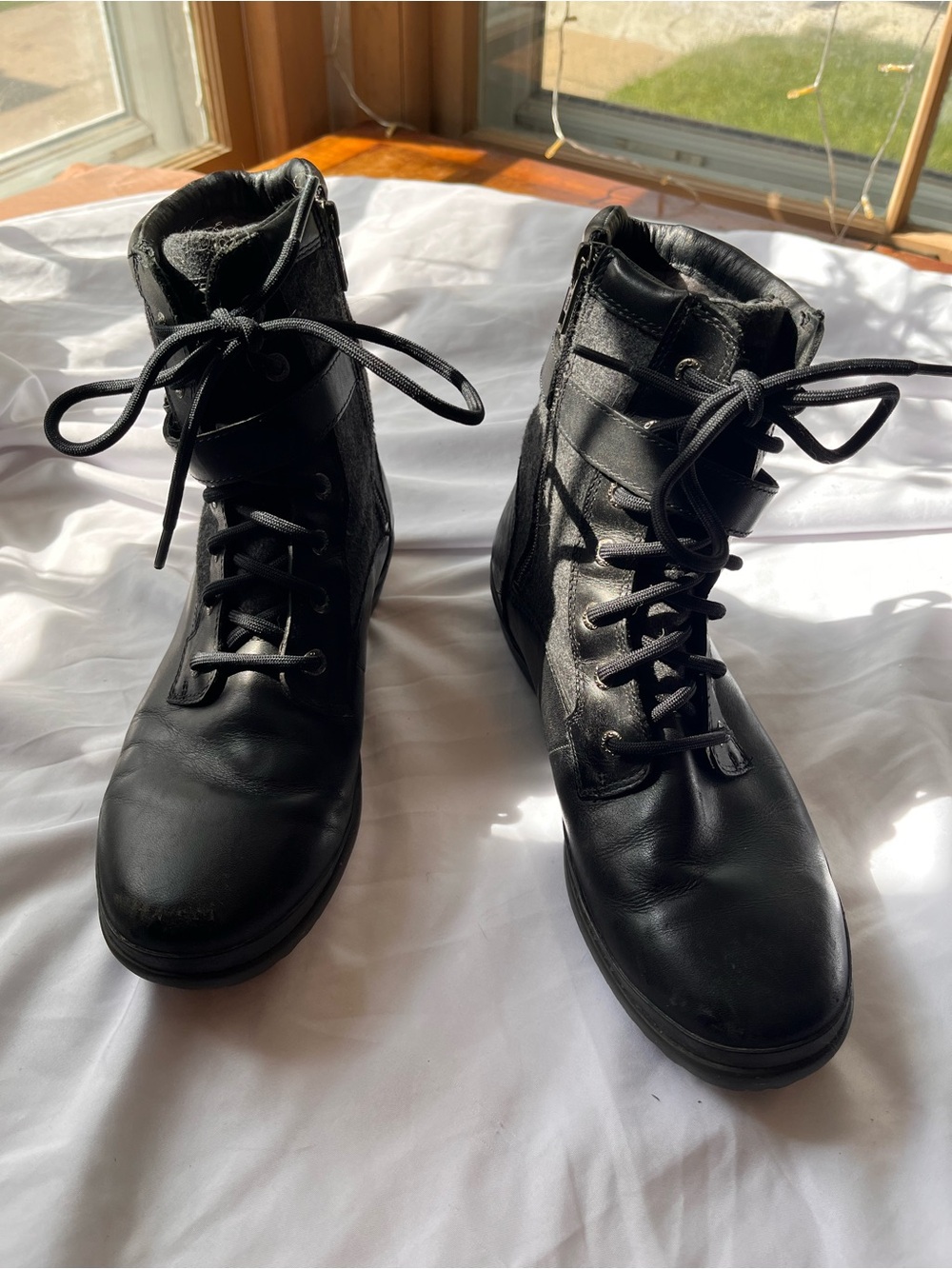 UGG Waterproof Black Leather Lace Up Ankle Boots Women’s 9.5